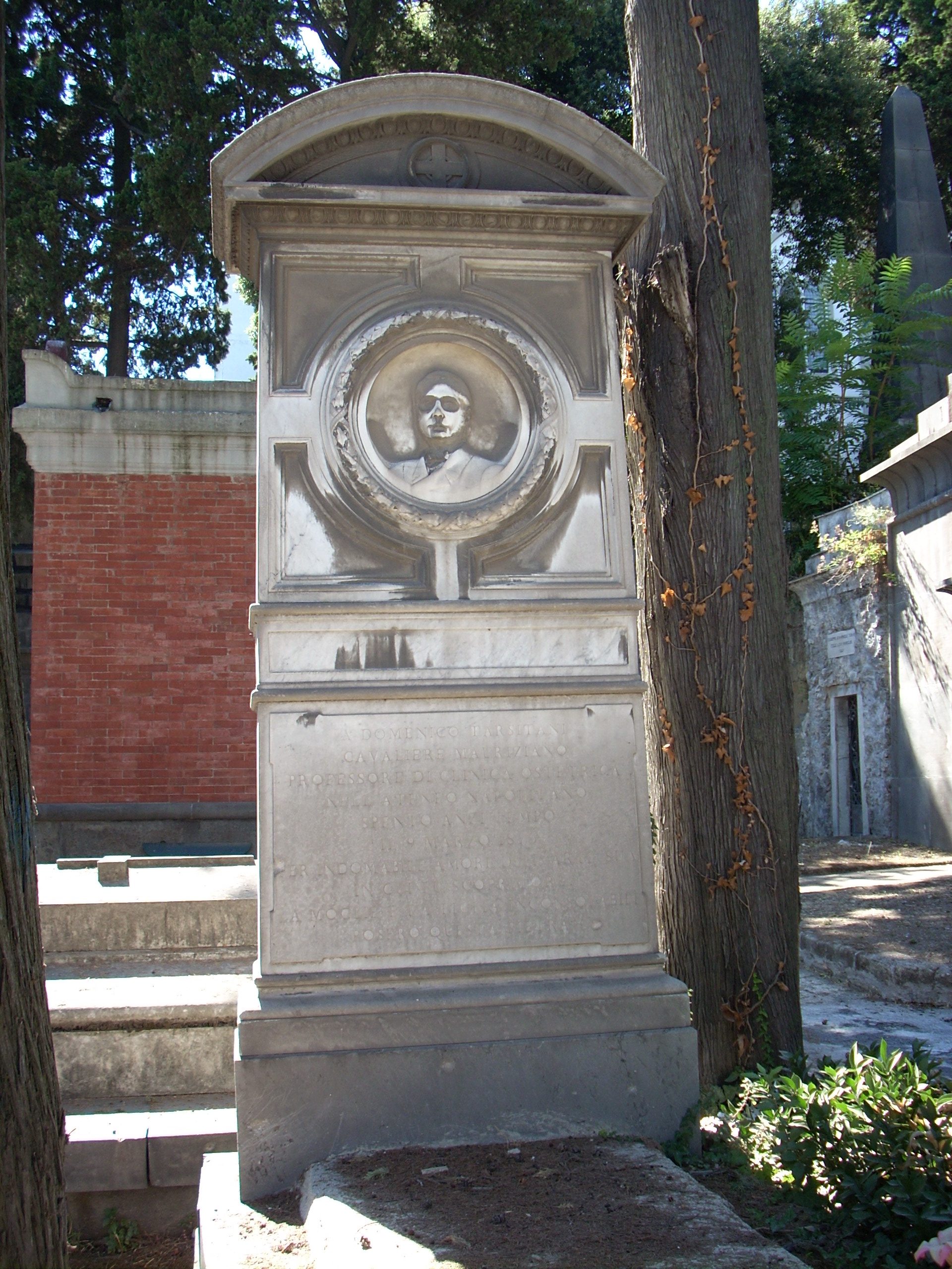 Domenico Tarsitani's tomb, Cimitero di Poggioreale, Naples, Italy (1).JPG